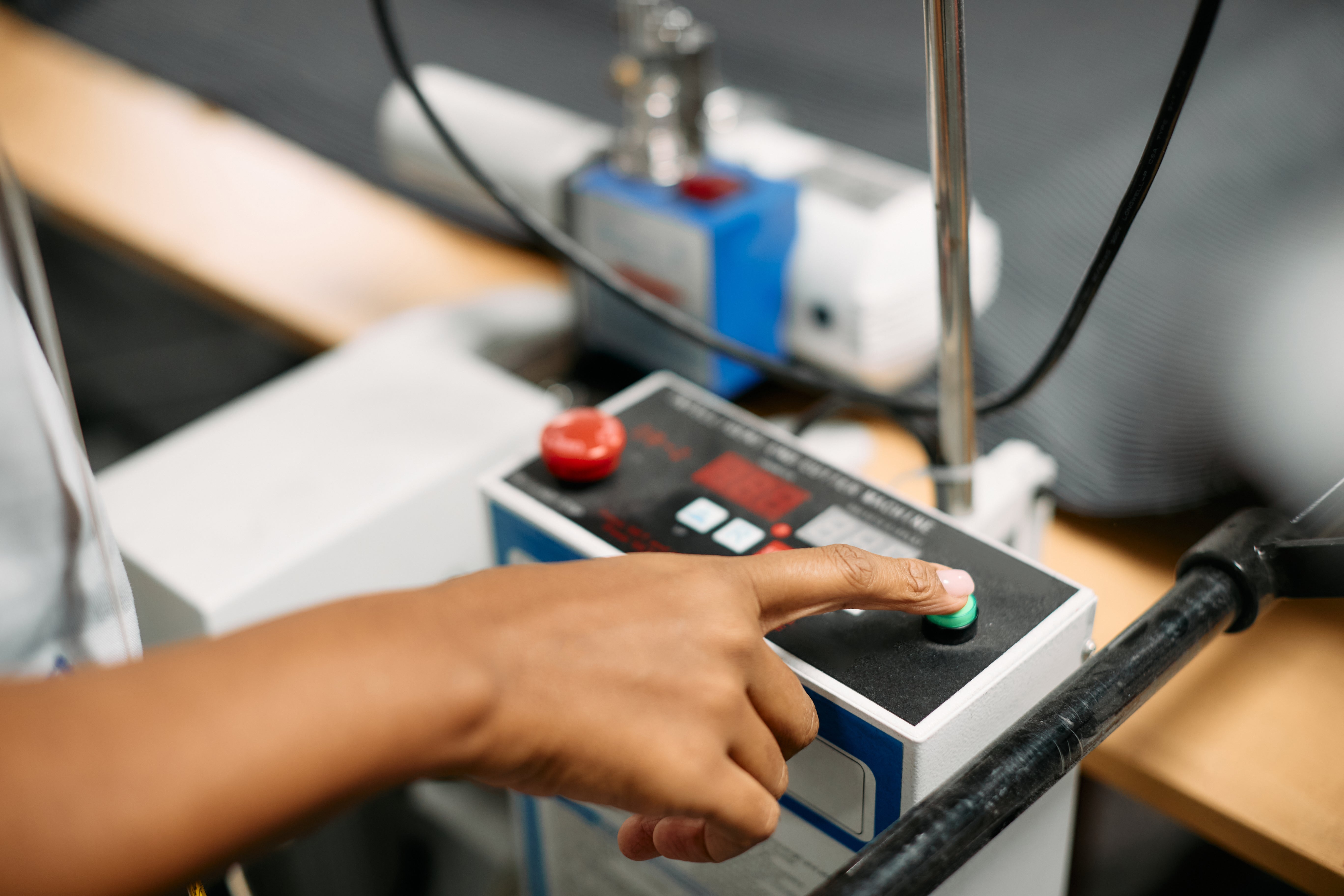 How does an Automatic Water Level Controller work?